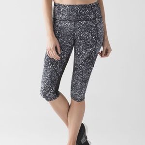 Brand New Lululemon Outrun Crop 17in. Splatter black and white size 4